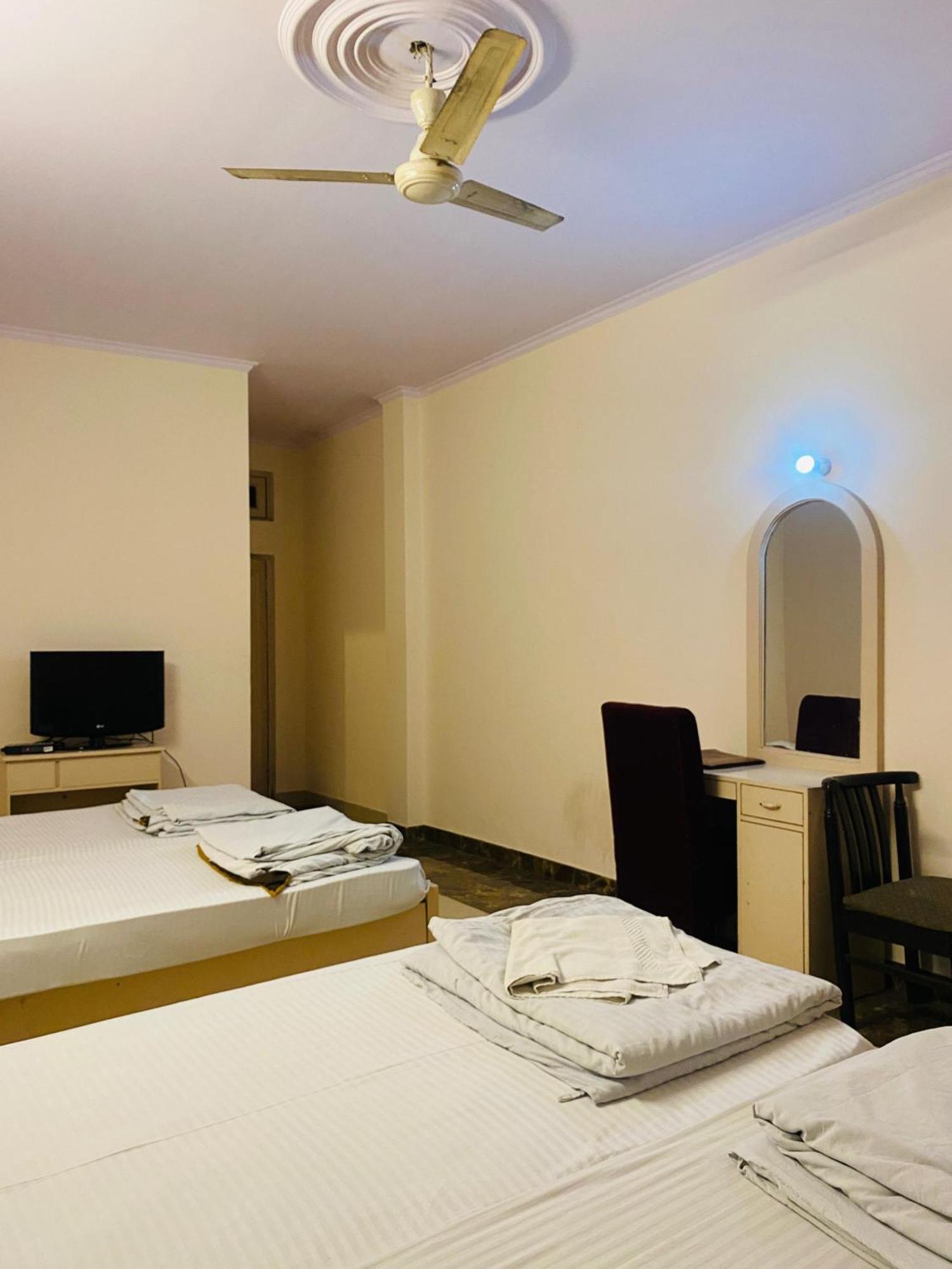 Hotel Mayur Deluxe Meerut Dış mekan fotoğraf